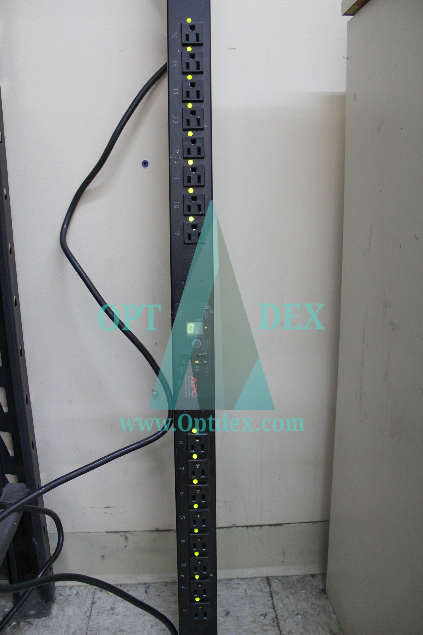 APC Rack PDU, Switched, 15A 100/120V, 5-15P Input Plug 16x 5-15R Output - AP7931