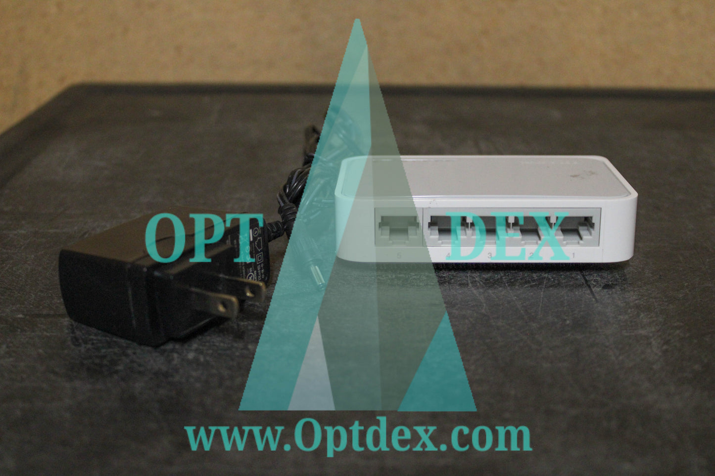 TP-Link TL-SF1005D w/ Power Supply